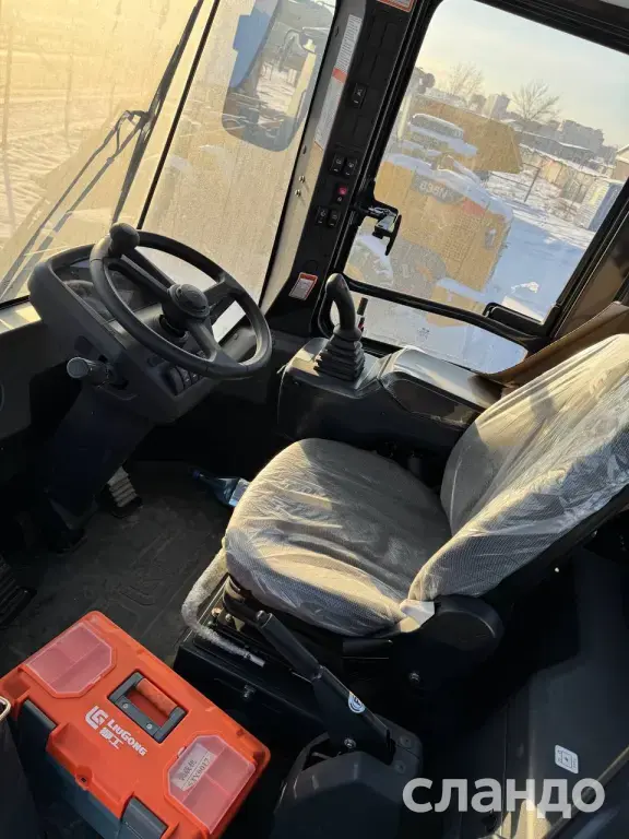 Фронтальный погрузчик LiuGong CLG842H с бревнозахватом,2023